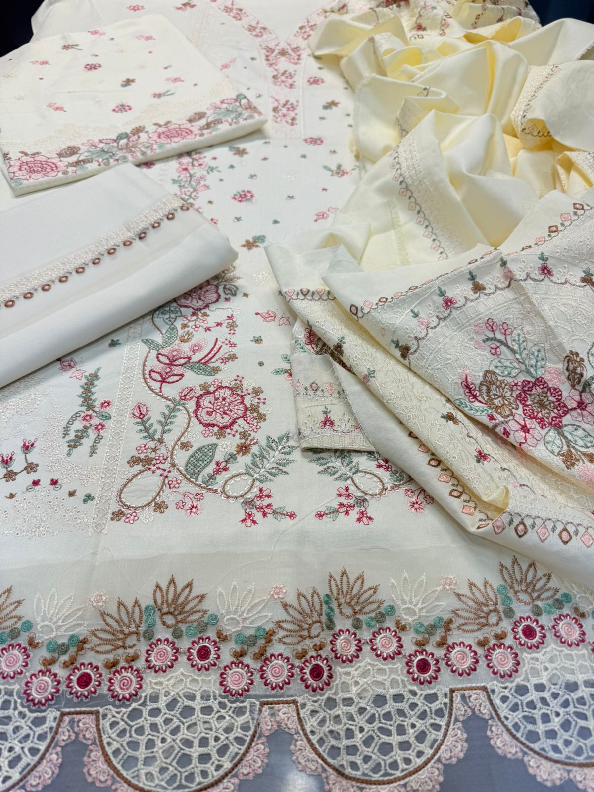 GL-129( 3PC Unstitched)