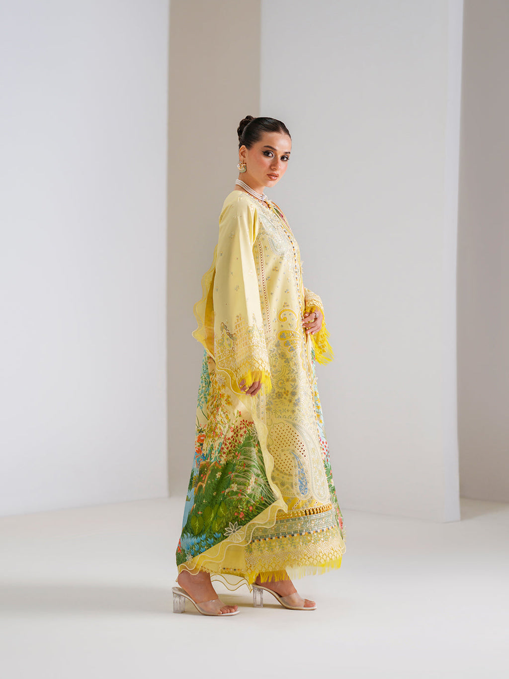 GL-134(3 PC Stitched Lawn)