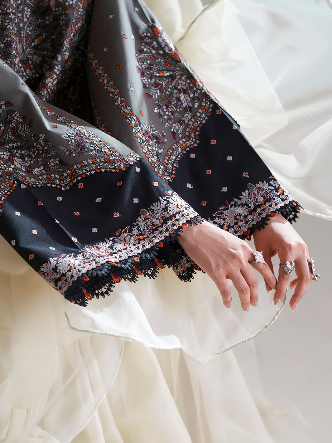 GL-171 (3 PC Stitched Lawn)