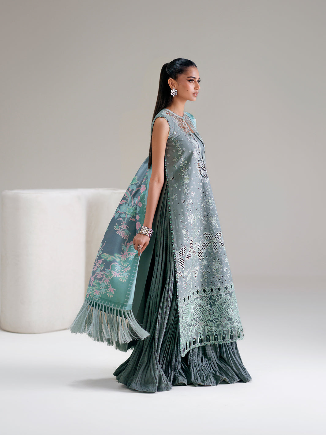 GL-172 (3 PC Stitched Lawn)