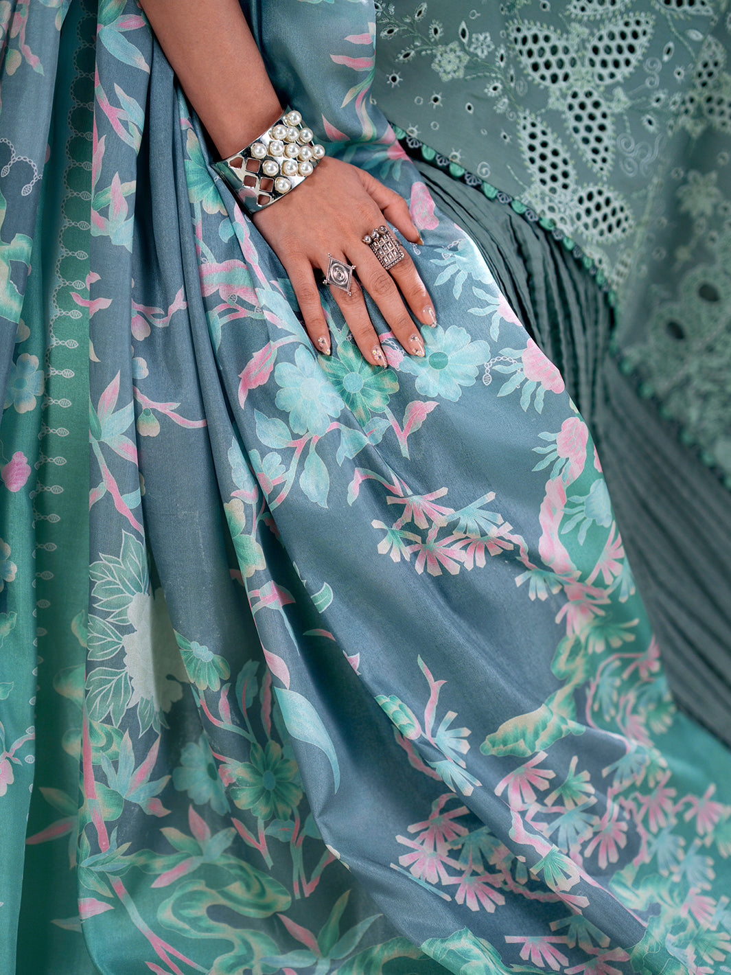 GL-172 (3 PC Stitched Lawn)
