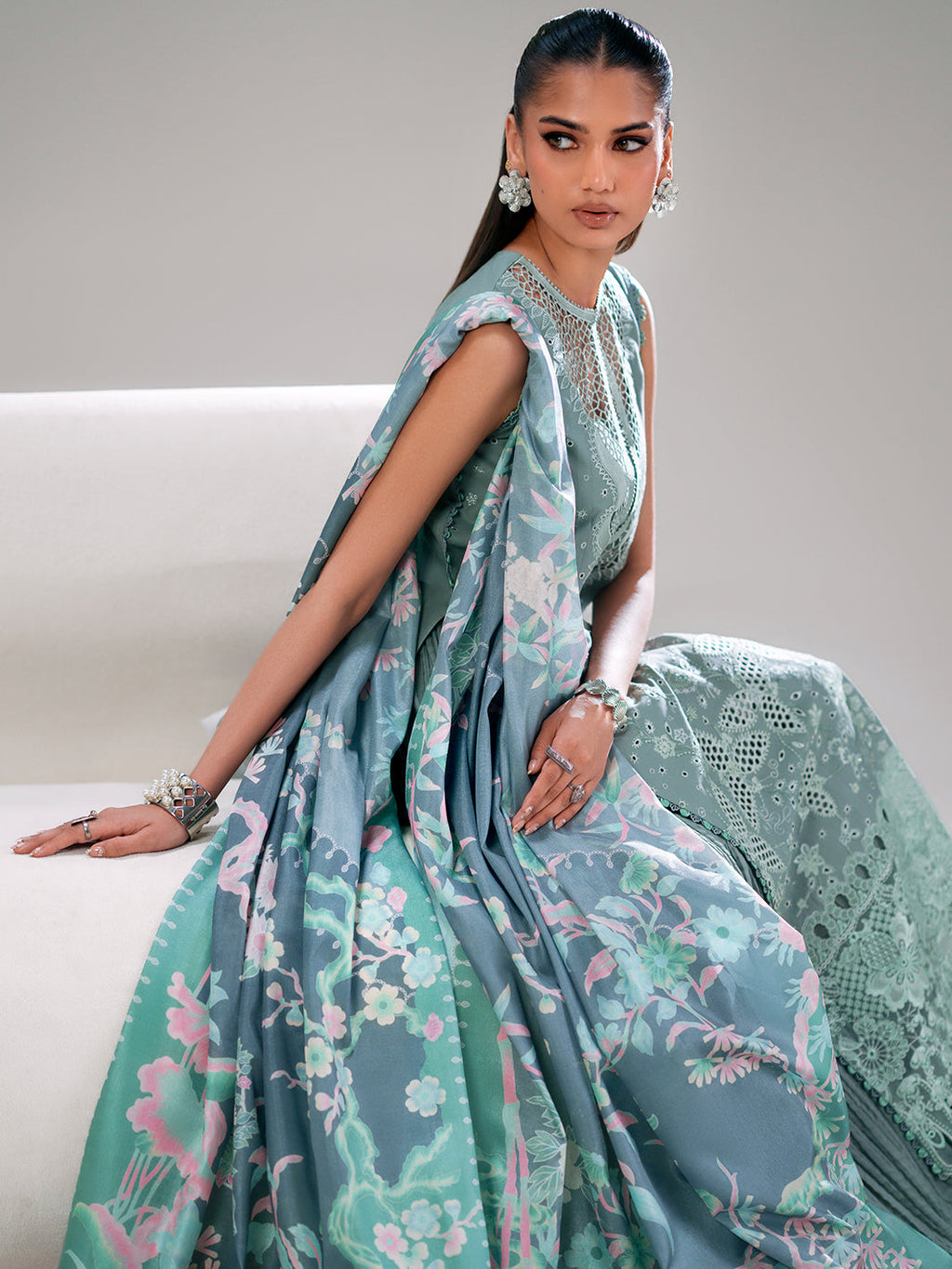 GL-172 (3 PC Stitched Lawn)