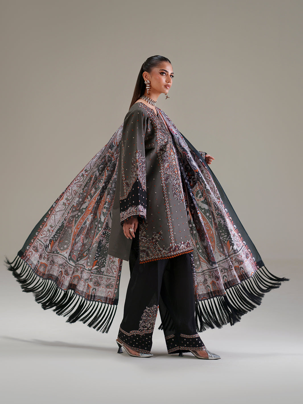 GL-138 (3 PC Stitched Lawn)